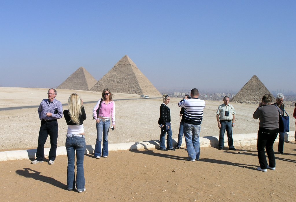 Pyramids of Giza 17